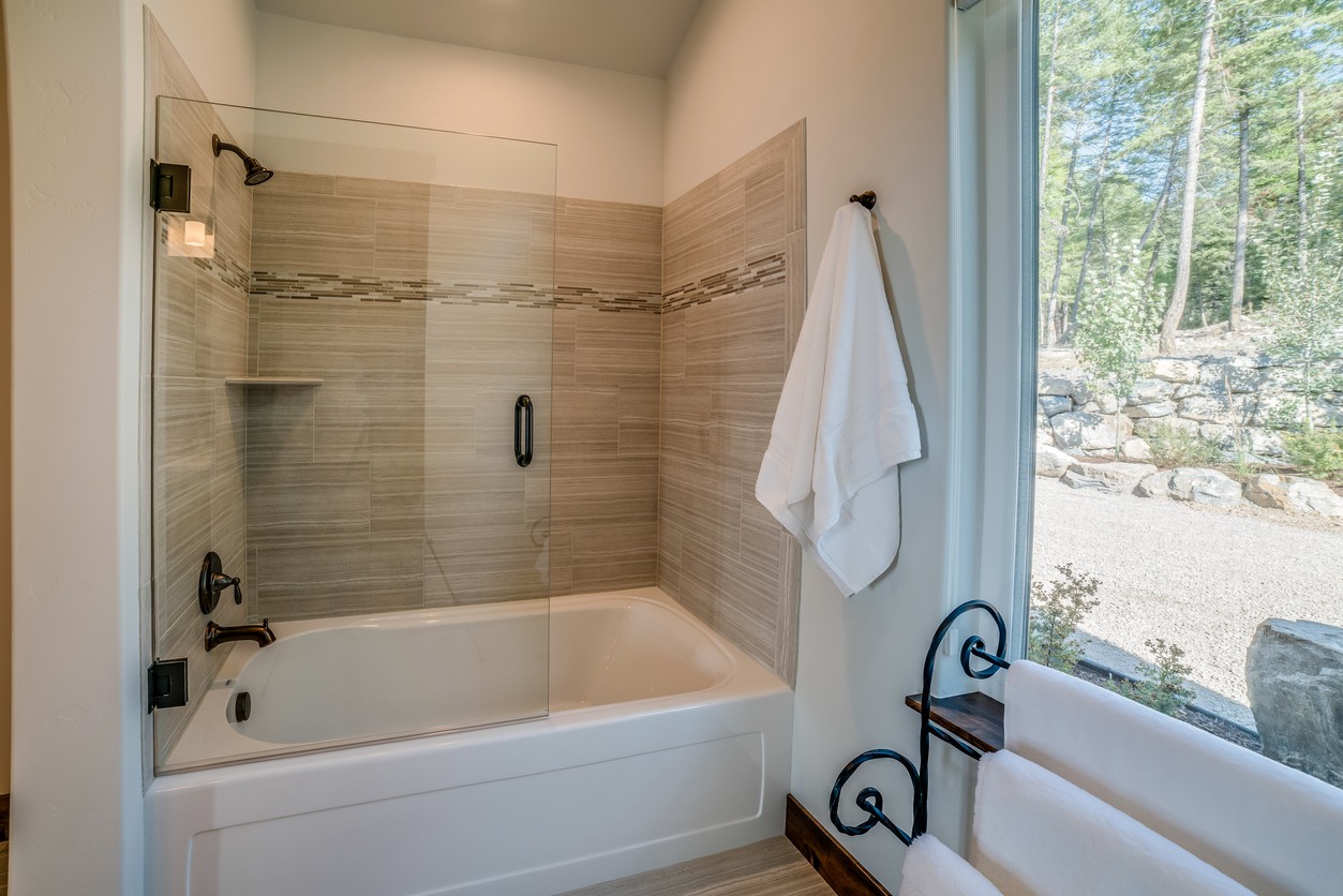 Shower & Tub Installation in Gutierrez